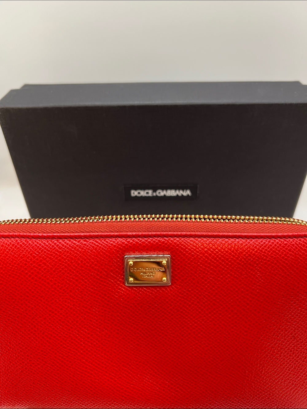 Dolce & Gabbana Red Saffiano Zip-Around Wallet with Gold Plaque - Picture 2 of 13